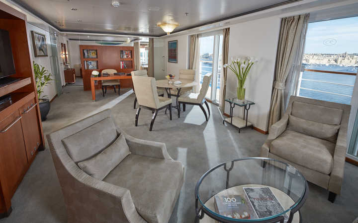 Bateau Seven Seas Voyager